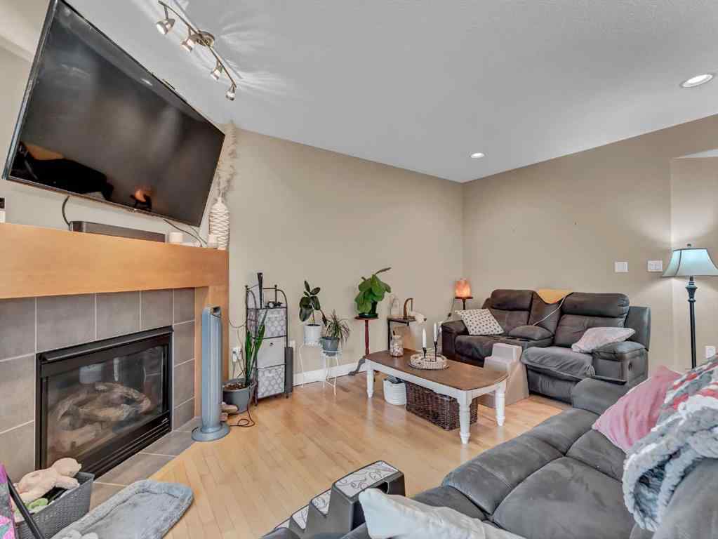 MLS® A2265905 - 102 Sundown Road SW in SE Southridge Medicine Hat, Residential