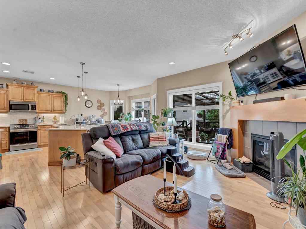 MLS® A2265905 - 102 Sundown Road SW in SE Southridge Medicine Hat, Residential