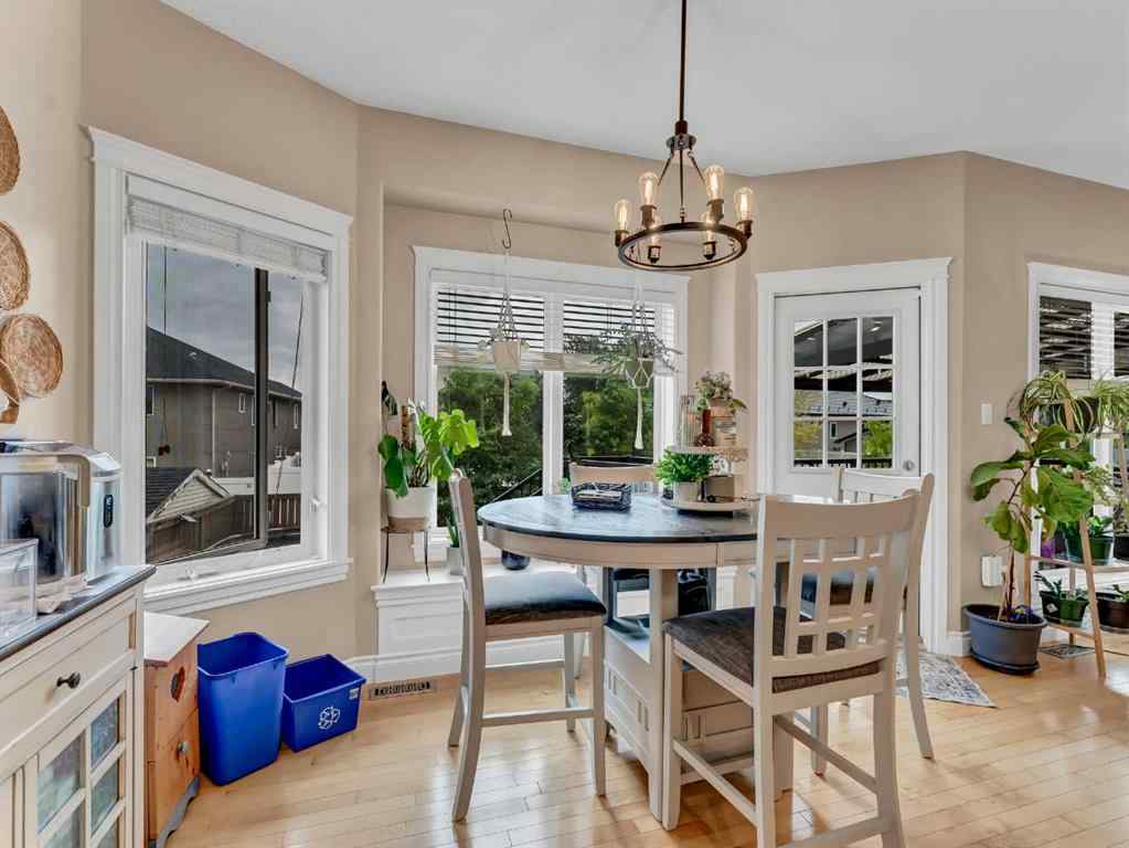 MLS® A2265905 - 102 Sundown Road SW in SE Southridge Medicine Hat, Residential