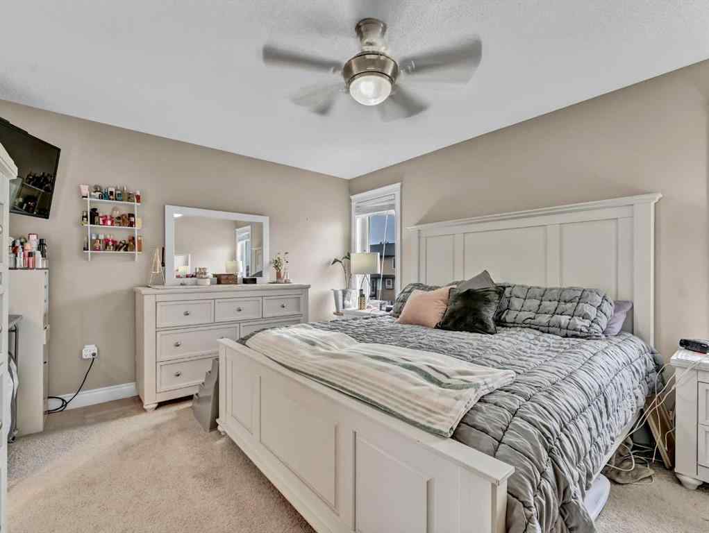 MLS® A2265905 - 102 Sundown Road SW in SE Southridge Medicine Hat, Residential