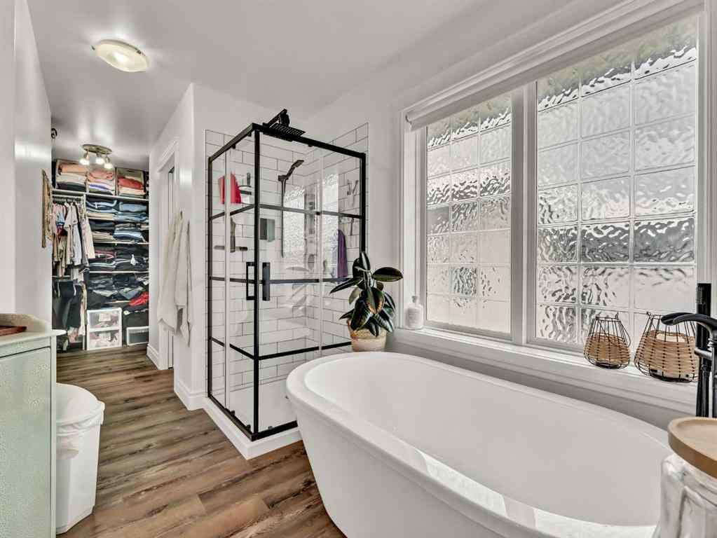 MLS® A2265905 - 102 Sundown Road SW in SE Southridge Medicine Hat, Residential