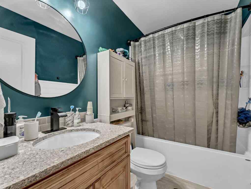MLS® A2265905 - 102 Sundown Road SW in SE Southridge Medicine Hat, Residential