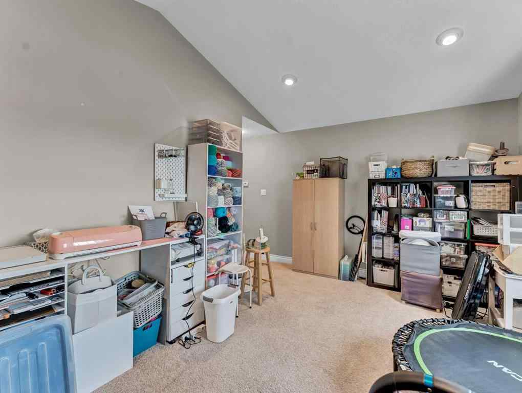 MLS® A2265905 - 102 Sundown Road SW in SE Southridge Medicine Hat, Residential