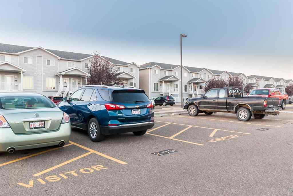 MLS® A2265908 - 208 Northlands Pointe NE in Northeast Crescent Heights Medicine Hat, Residential