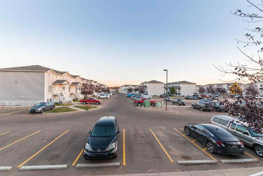 MLS® A2265908 - 208 Northlands Pointe NE in Northeast Crescent Heights Medicine Hat, Residential