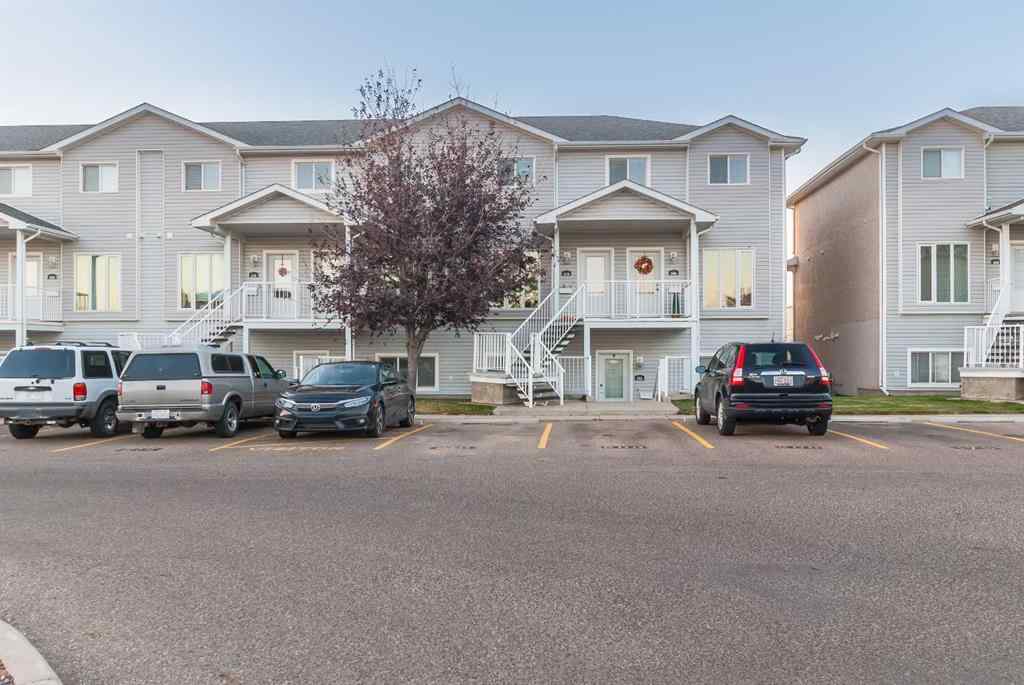 MLS® A2265908 - 208 Northlands Pointe NE in Northeast Crescent Heights Medicine Hat, Residential