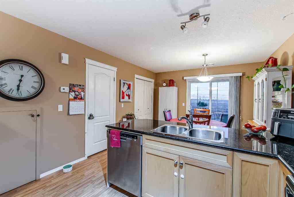 MLS® A2265908 - 208 Northlands Pointe NE in Northeast Crescent Heights Medicine Hat, Residential