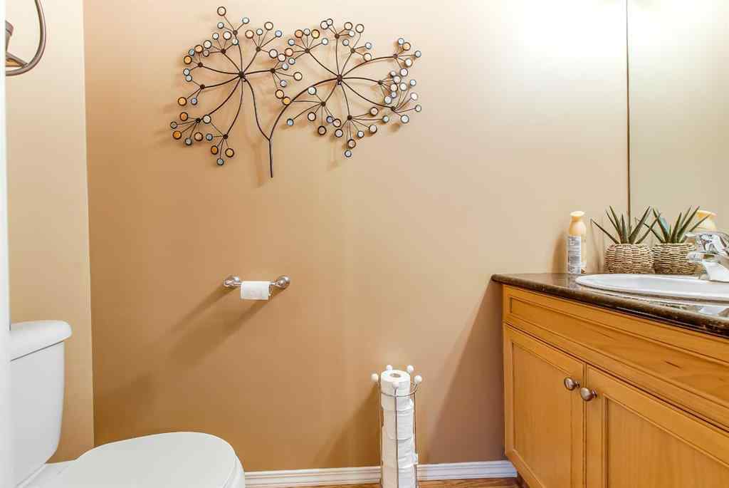 MLS® A2265908 - 208 Northlands Pointe NE in Northeast Crescent Heights Medicine Hat, Residential