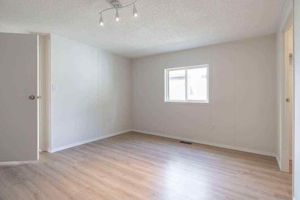 MLS® A2265909 - 37 Lake Stafford Crescent  in North End Brooks, Mobile