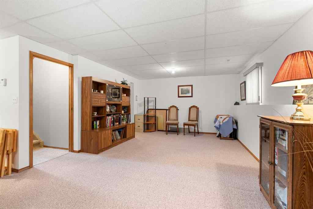 MLS® A2265937 - 361 Sprague Way SE in SE Southridge Medicine Hat, Residential