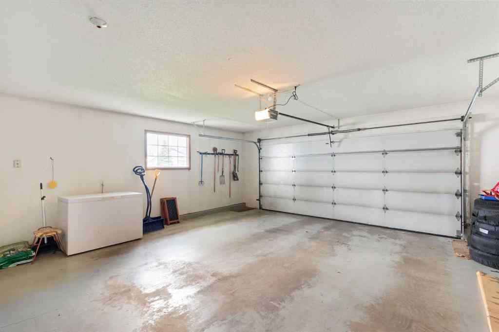 MLS® A2265937 - 361 Sprague Way SE in SE Southridge Medicine Hat, Residential