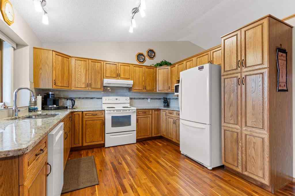 MLS® A2265937 - 361 Sprague Way SE in SE Southridge Medicine Hat, Residential