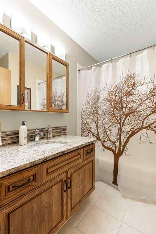 MLS® A2265937 - 361 Sprague Way SE in SE Southridge Medicine Hat, Residential