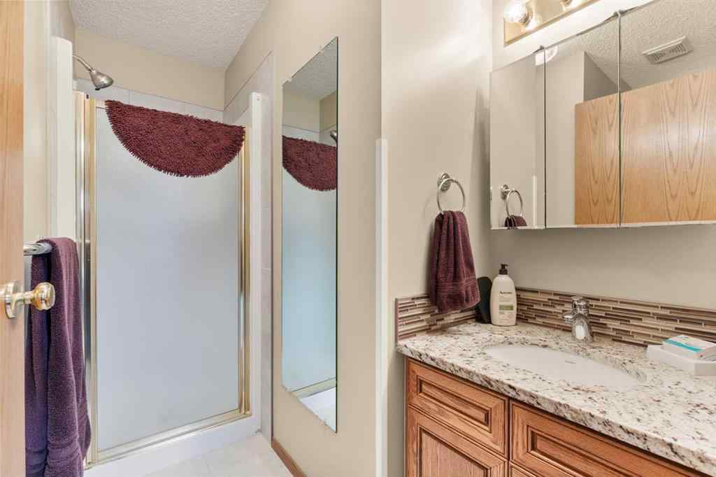 MLS® A2265937 - 361 Sprague Way SE in SE Southridge Medicine Hat, Residential