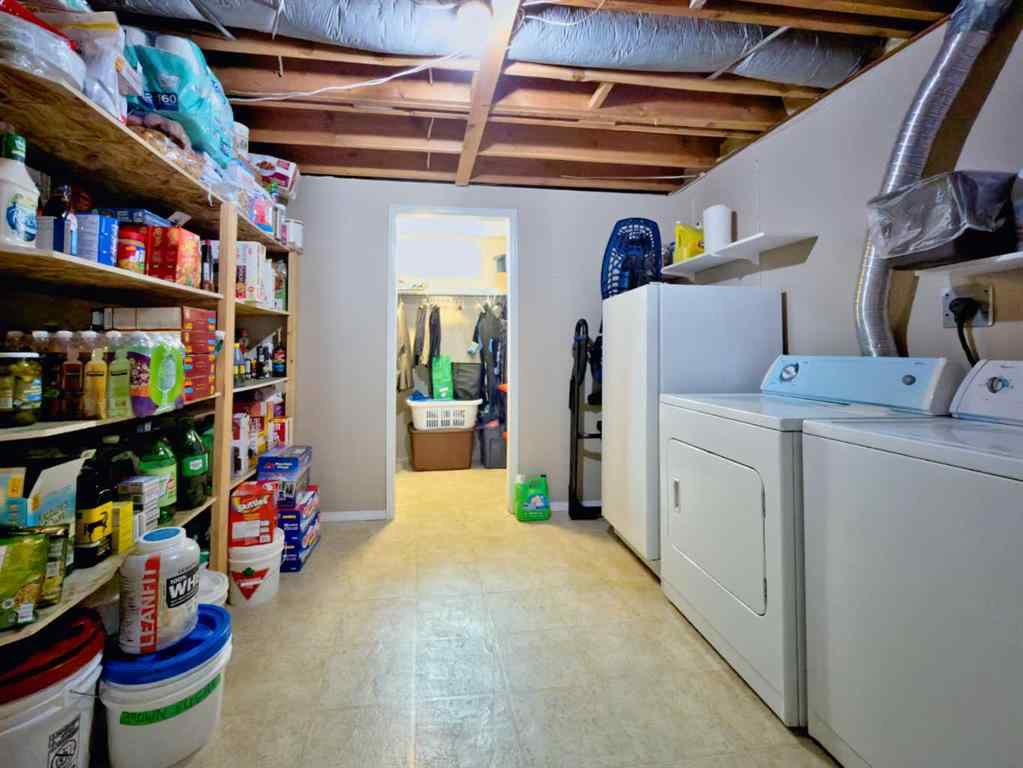 MLS® A2265950 - 8 Cayuga Crescent W   in Indian Battle Heights Lethbridge, Residential