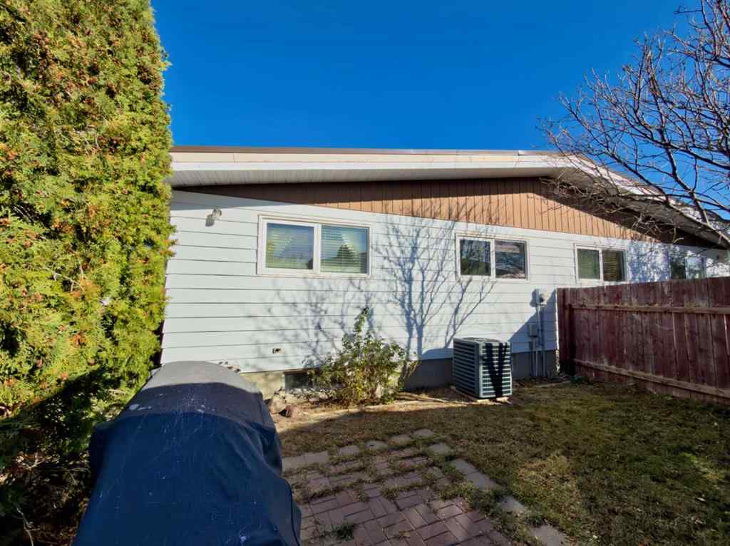 MLS® A2265950 - 8 Cayuga Crescent W   in Indian Battle Heights Lethbridge, Residential