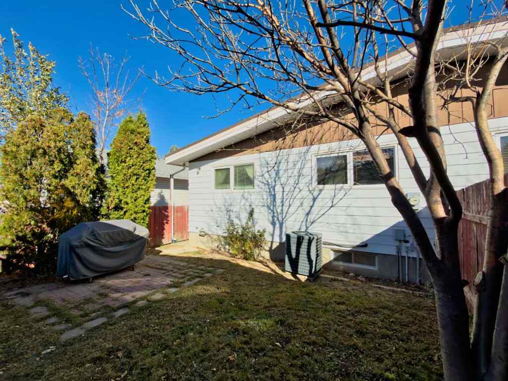 MLS® A2265950 - 8 Cayuga Crescent W   in Indian Battle Heights Lethbridge, Residential