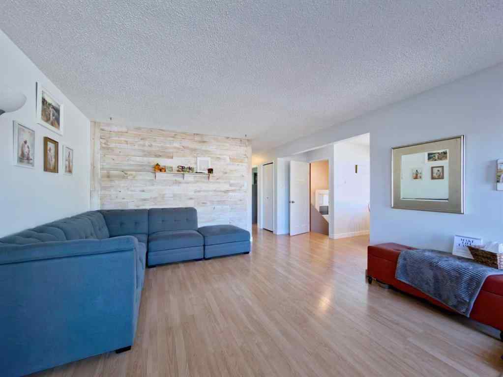 MLS® A2265950 - 8 Cayuga Crescent W   in Indian Battle Heights Lethbridge, Residential