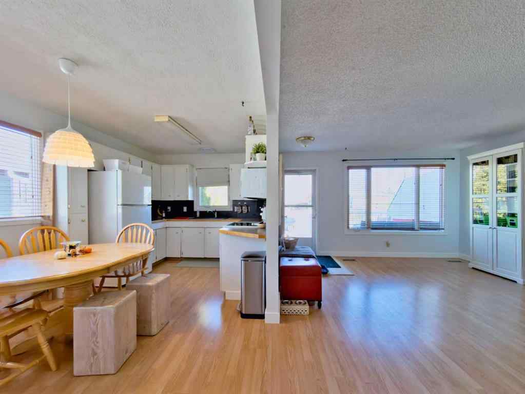 MLS® A2265950 - 8 Cayuga Crescent W   in Indian Battle Heights Lethbridge, Residential