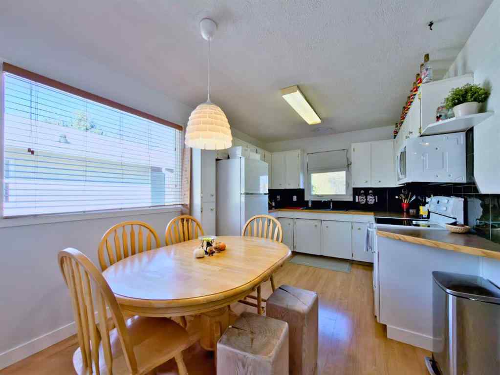 MLS® A2265950 - 8 Cayuga Crescent W   in Indian Battle Heights Lethbridge, Residential