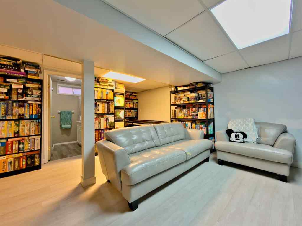 MLS® A2265950 - 8 Cayuga Crescent W   in Indian Battle Heights Lethbridge, Residential