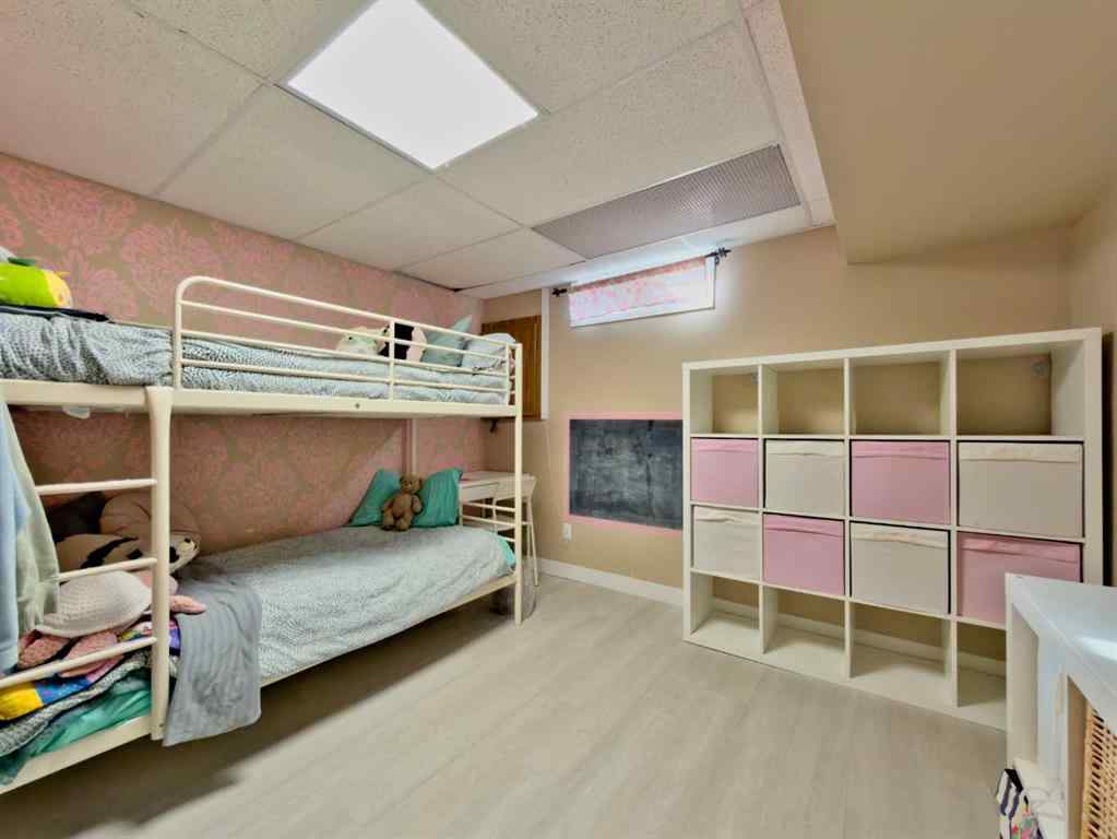 MLS® A2265950 - 8 Cayuga Crescent W   in Indian Battle Heights Lethbridge, Residential