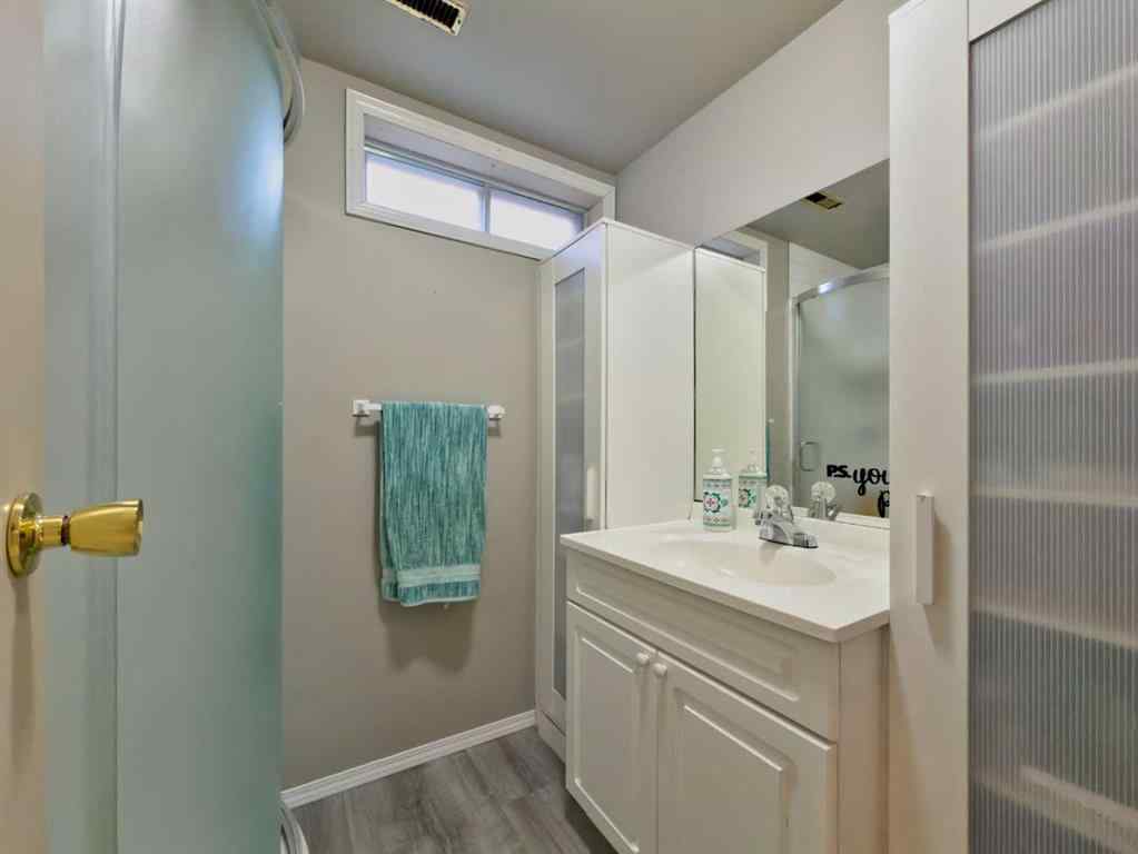 MLS® A2265950 - 8 Cayuga Crescent W   in Indian Battle Heights Lethbridge, Residential