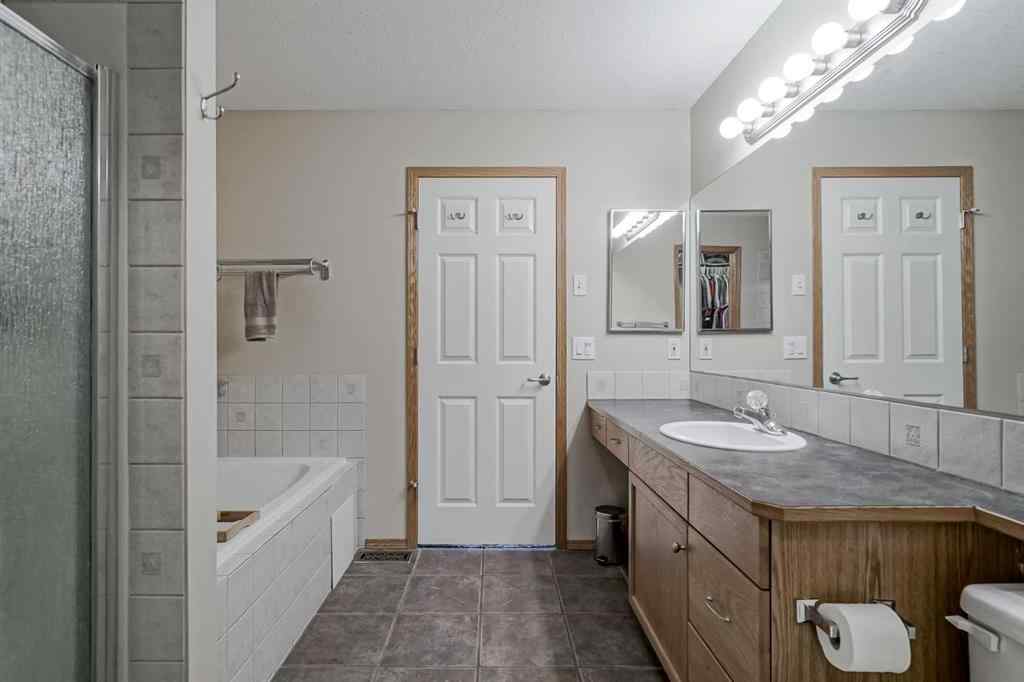 MLS® A2265961 - 8 Everstone Rise SW in Evergreen Calgary, Residential