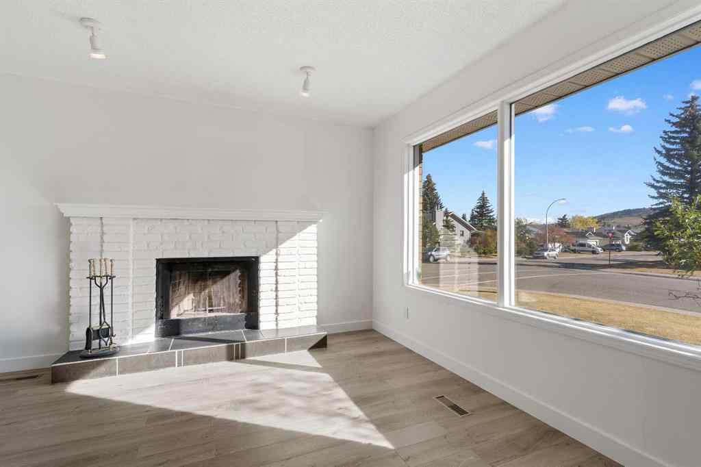 MLS® A2265976 - 2 West Barrett Place  in West Valley Cochrane, Residential