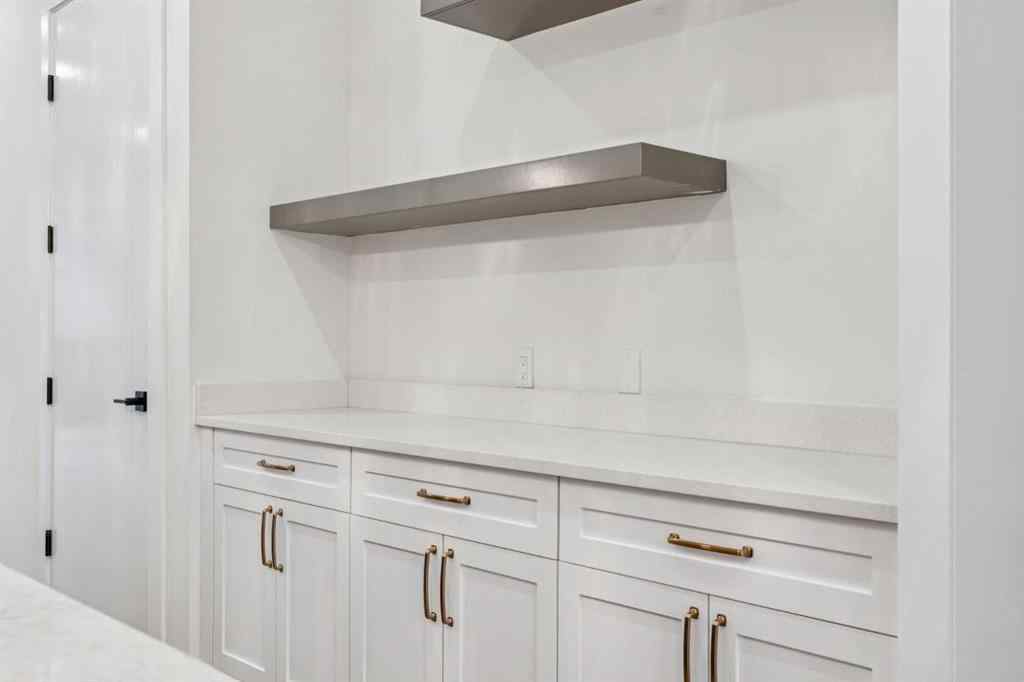 MLS® A2265980 - 643 36 Street SW in Spruce Cliff Calgary, Residential