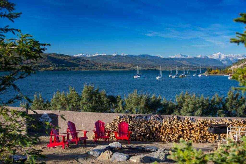 MLS® A2265981 - 256 CottageClub Crescent  in Cottage Club at Ghost Lake Rural Rocky View County, Residential