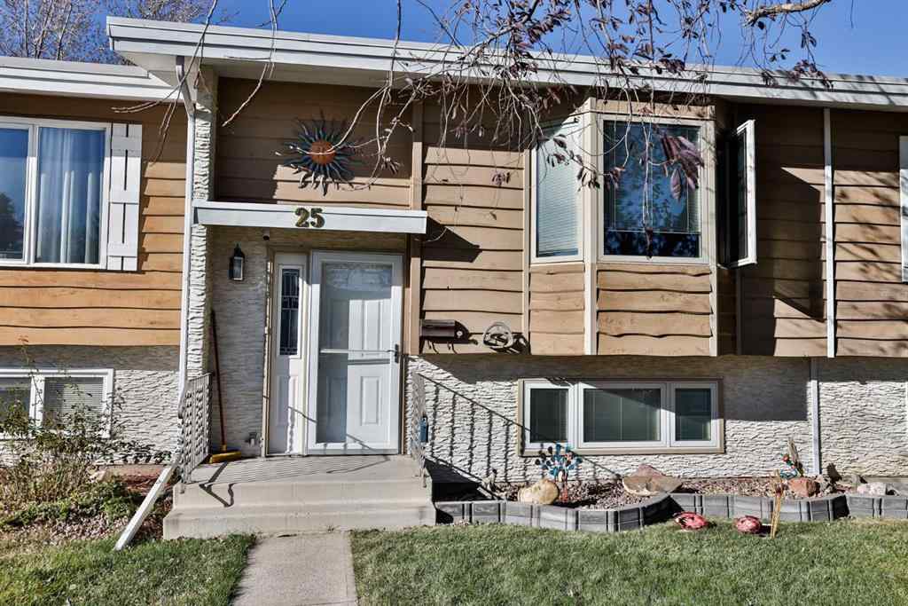 MLS® A2265987 - 25 Selkirk Road W in Varsity Village Lethbridge, Residential