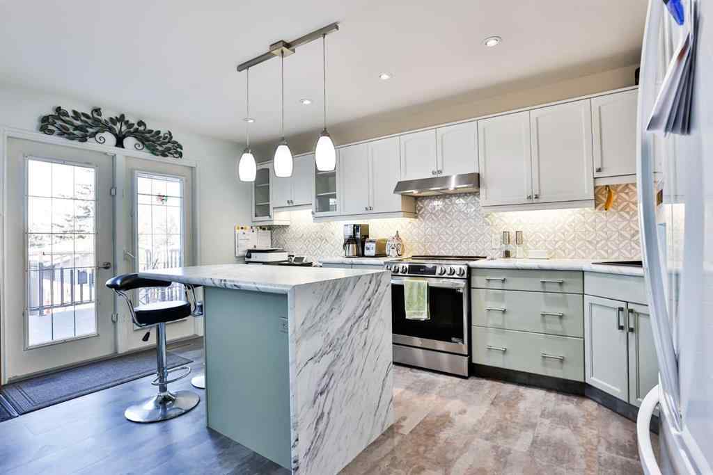 MLS® A2265987 - 25 Selkirk Road W in Varsity Village Lethbridge, Residential