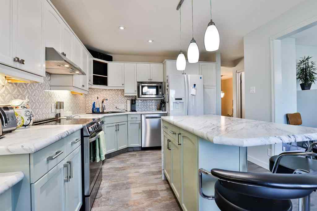 MLS® A2265987 - 25 Selkirk Road W in Varsity Village Lethbridge, Residential