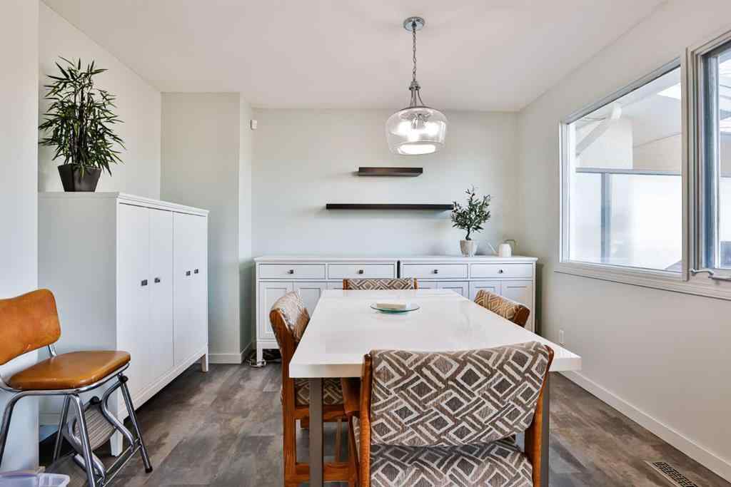 MLS® A2265987 - 25 Selkirk Road W in Varsity Village Lethbridge, Residential