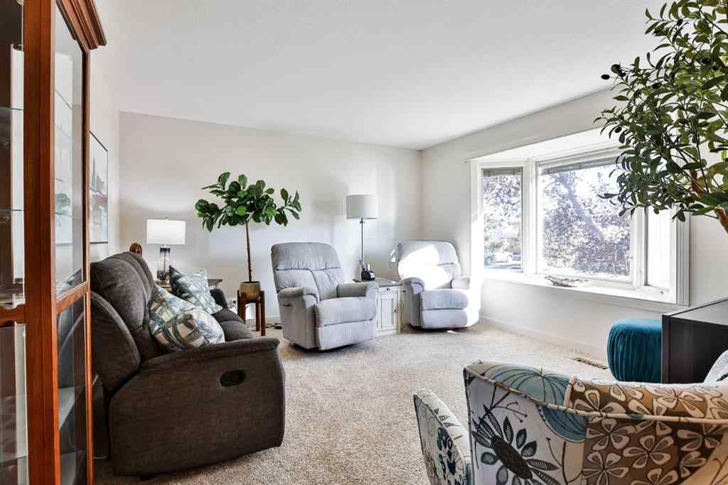 MLS® A2265987 - 25 Selkirk Road W in Varsity Village Lethbridge, Residential