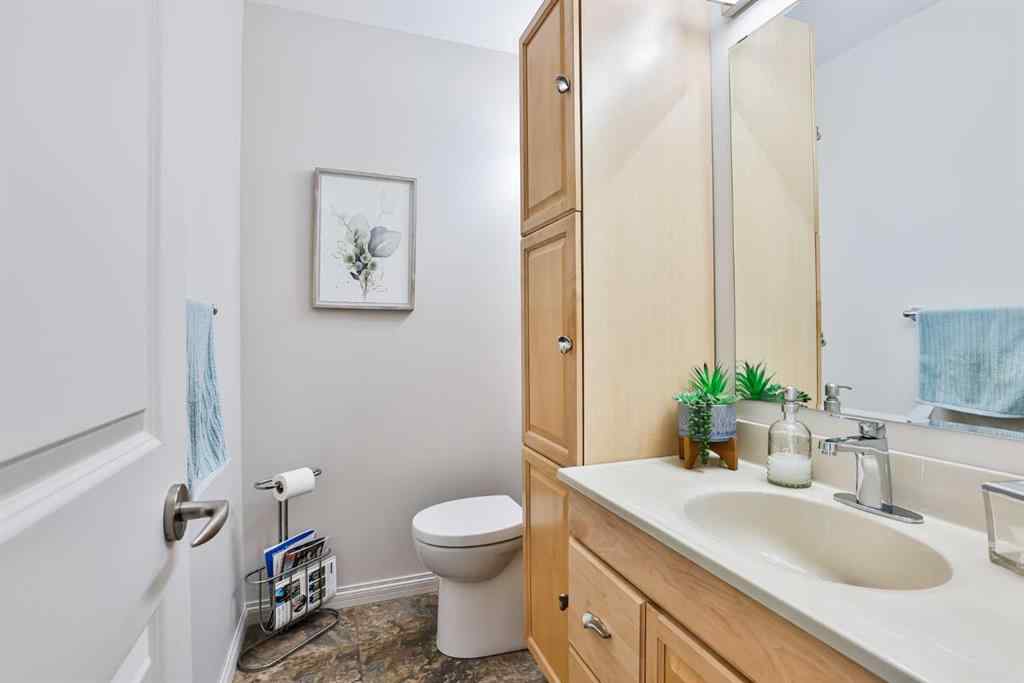 MLS® A2265987 - 25 Selkirk Road W in Varsity Village Lethbridge, Residential