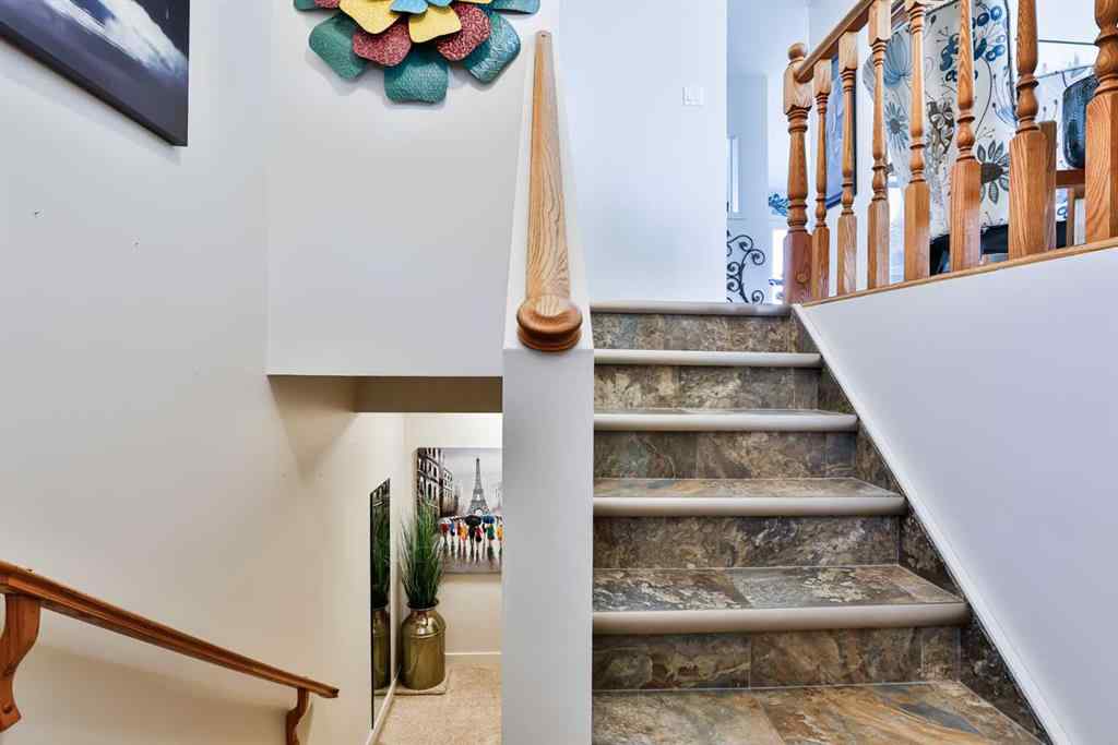 MLS® A2265987 - 25 Selkirk Road W in Varsity Village Lethbridge, Residential