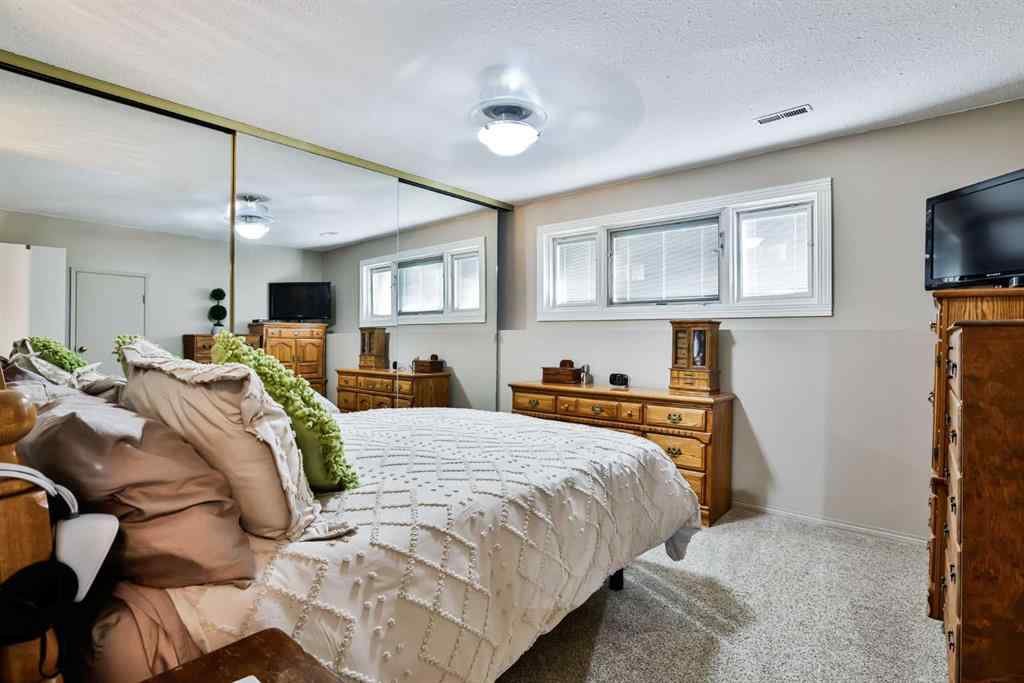 MLS® A2265987 - 25 Selkirk Road W in Varsity Village Lethbridge, Residential