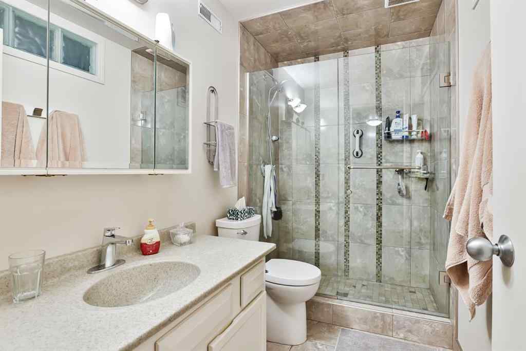 MLS® A2265987 - 25 Selkirk Road W in Varsity Village Lethbridge, Residential