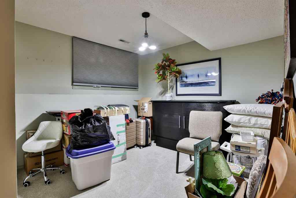 MLS® A2265987 - 25 Selkirk Road W in Varsity Village Lethbridge, Residential