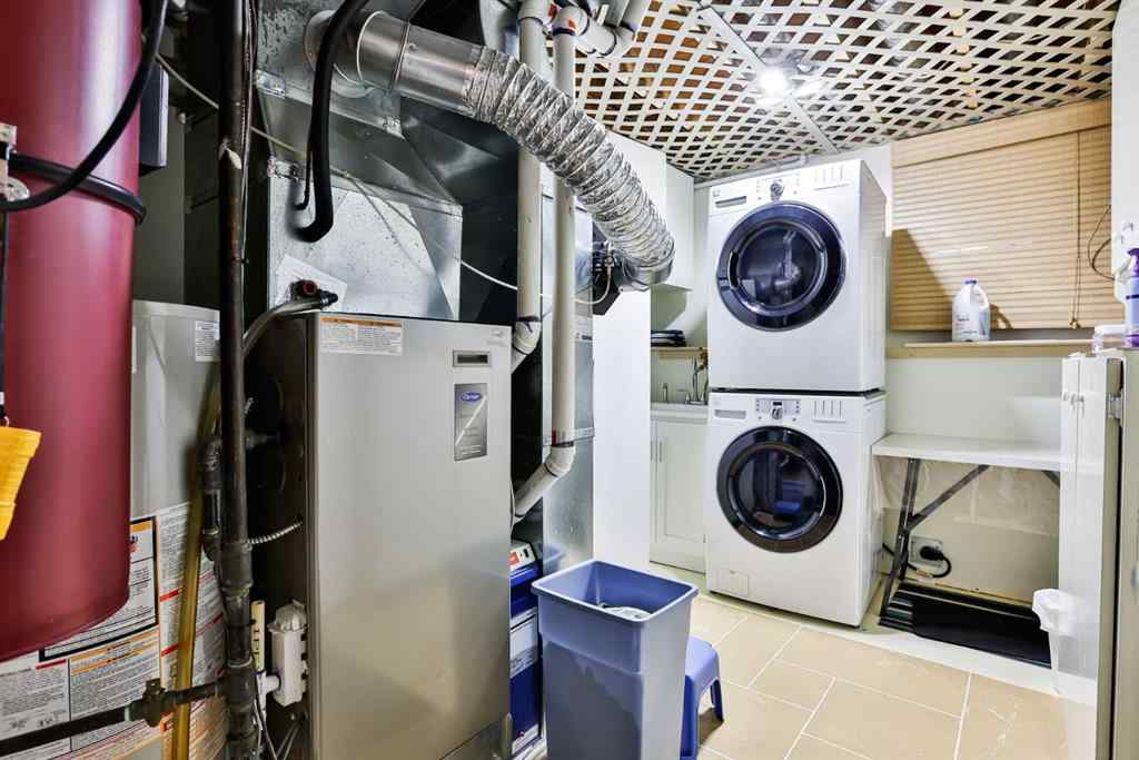 MLS® A2265987 - 25 Selkirk Road W in Varsity Village Lethbridge, Residential