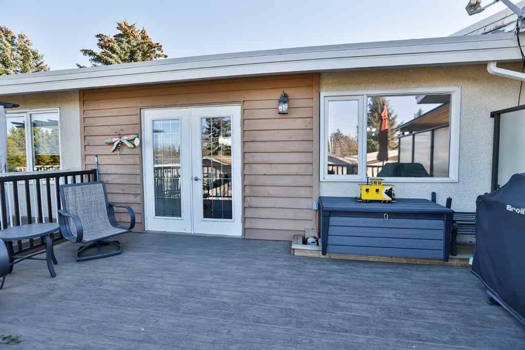 MLS® A2265987 - 25 Selkirk Road W in Varsity Village Lethbridge, Residential