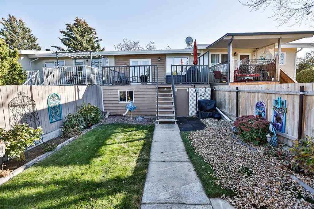 MLS® A2265987 - 25 Selkirk Road W in Varsity Village Lethbridge, Residential