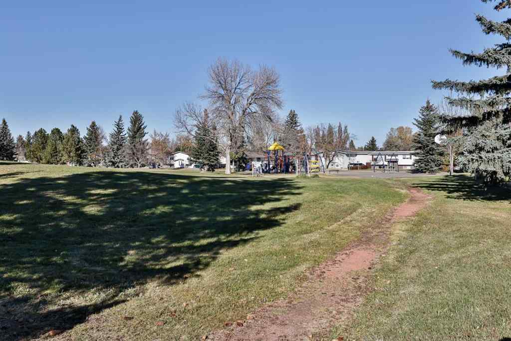 MLS® A2265987 - 25 Selkirk Road W in Varsity Village Lethbridge, Residential