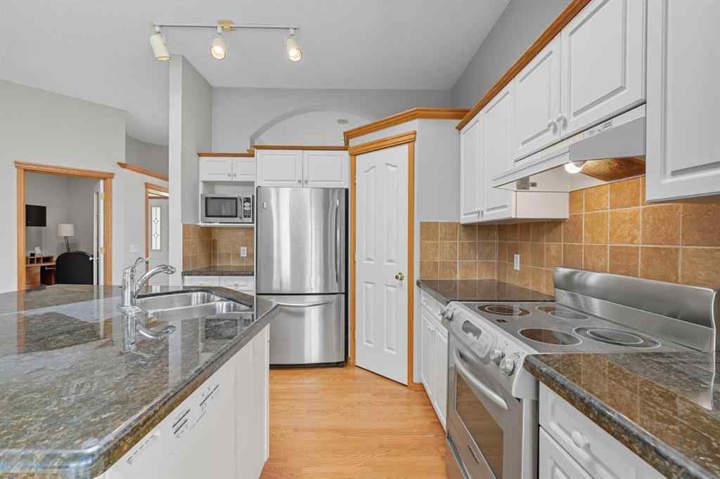 MLS® A2265991 - 36 Eagleview Heights  in GlenEagles Cochrane, Residential