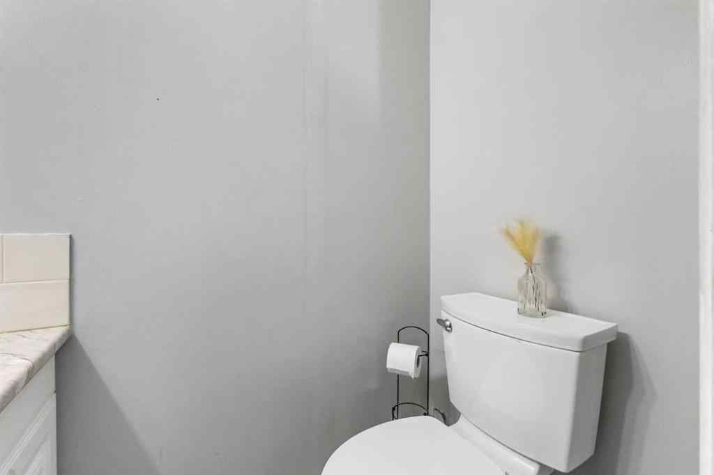 MLS® A2266021 - 7 Castleridge Way NE in Castleridge Calgary, Residential