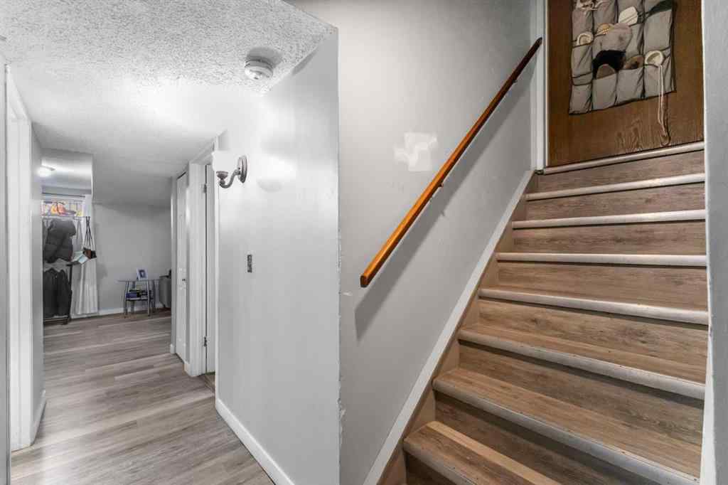 MLS® A2266021 - 7 Castleridge Way NE in Castleridge Calgary, Residential