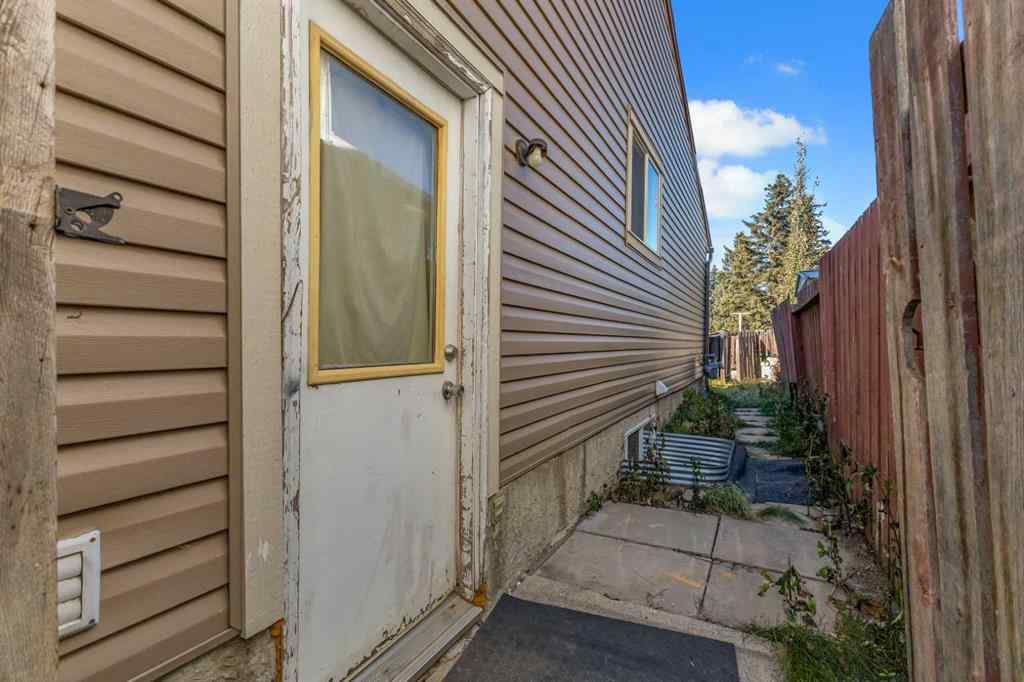 MLS® A2266021 - 7 Castleridge Way NE in Castleridge Calgary, Residential