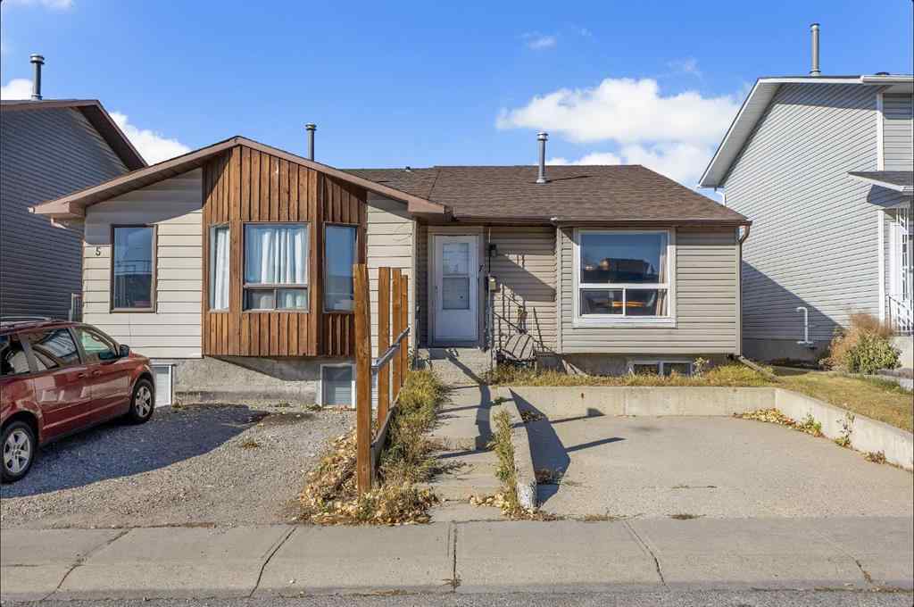 MLS® A2266021 - 7 Castleridge Way NE in Castleridge Calgary, Residential